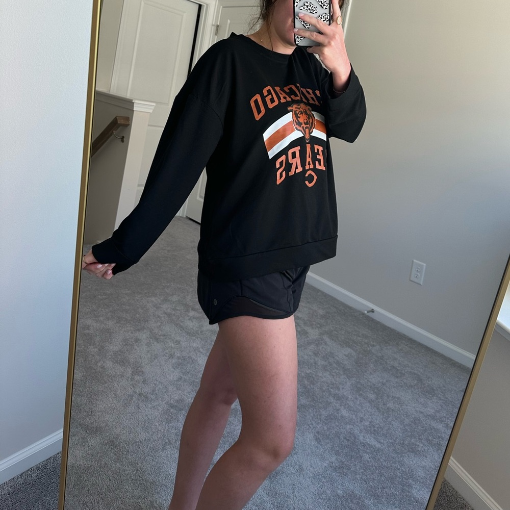 Chicago Bears Graphic Sweatshirt - Picture 5 of 9